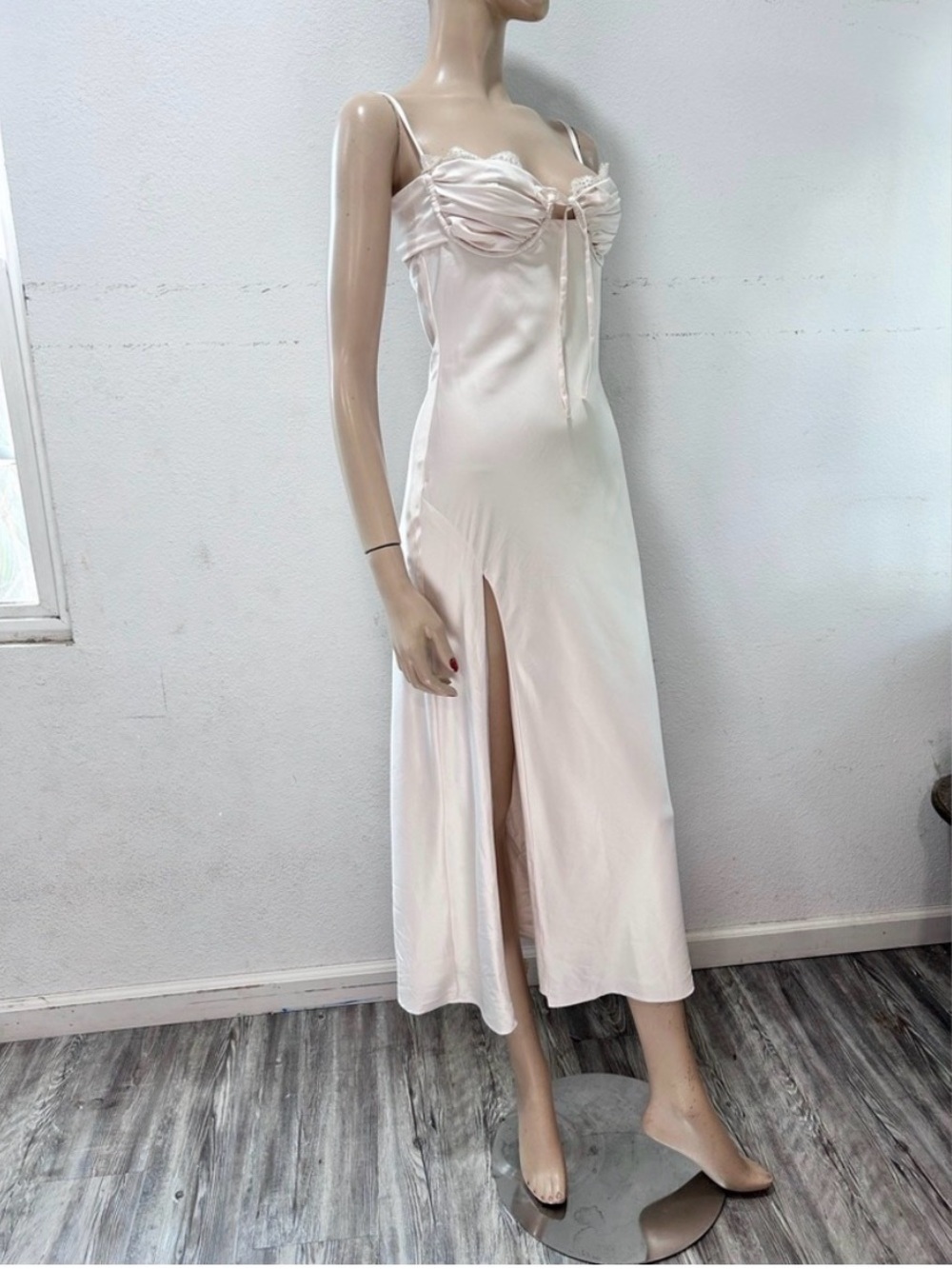 Bamboo chic Elegant Lace-Trim Satin Chemise Slip in Pale Pink